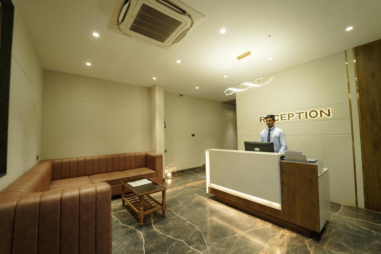 Hotel Laksh Rāipur Екстериор снимка