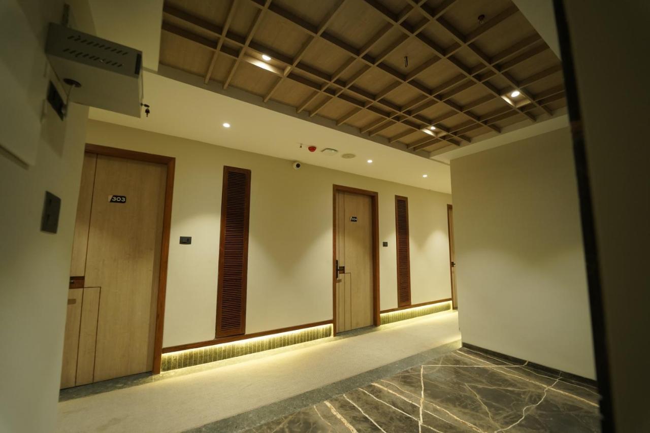 Hotel Laksh Rāipur Екстериор снимка