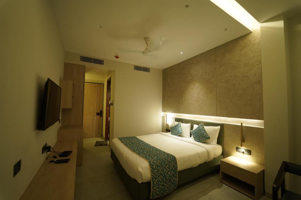 Hotel Laksh Rāipur Екстериор снимка
