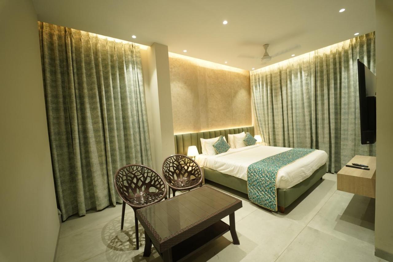 Hotel Laksh Rāipur Екстериор снимка