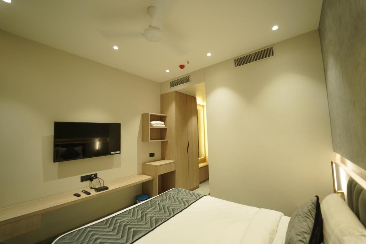 Hotel Laksh Rāipur Екстериор снимка