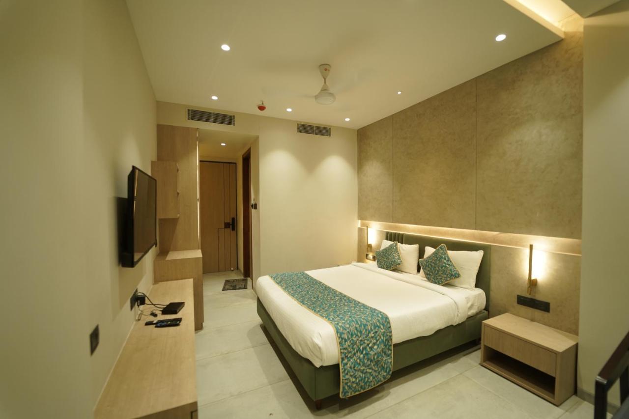 Hotel Laksh Rāipur Екстериор снимка